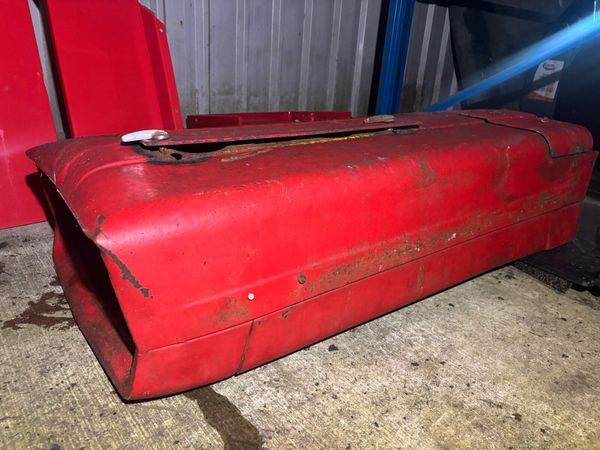 Mf 135 bonnet - Main image