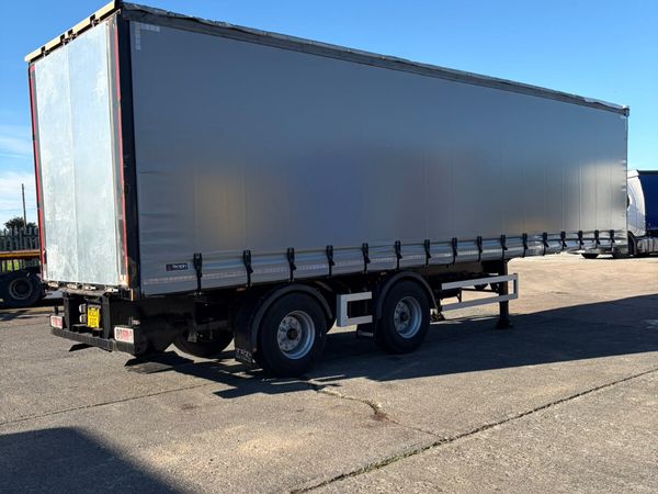 2016 Urban Curtainsider 36 foot Moffet brackets - Main image