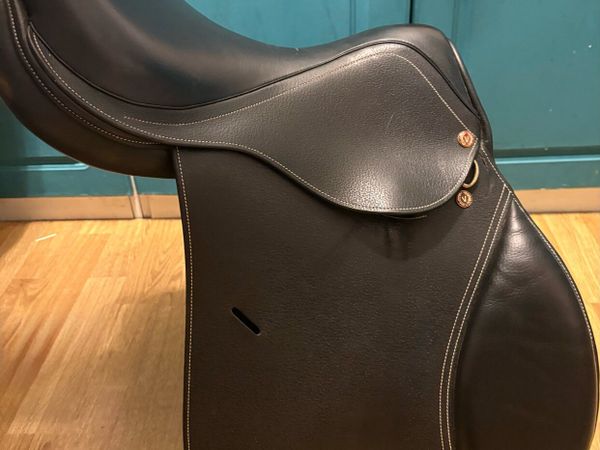 Saddles - Main image