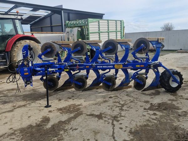 Plough New Holland - Main image