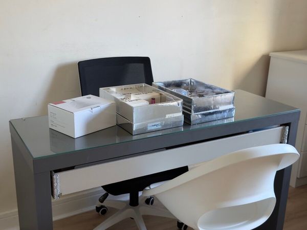 Nail technician setup - Main image