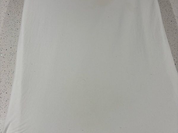 2 x fitted sheet and mattress protectors for cot - Main image