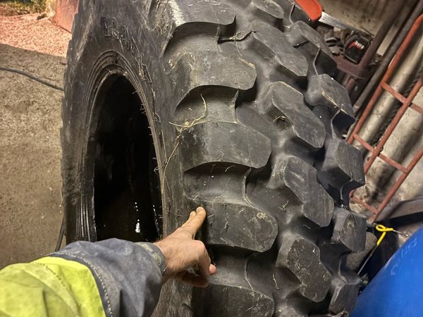 Brand new industrial tyre 440/80R28 - Main image