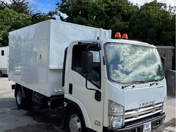 Isuzu Tipper - Main image
