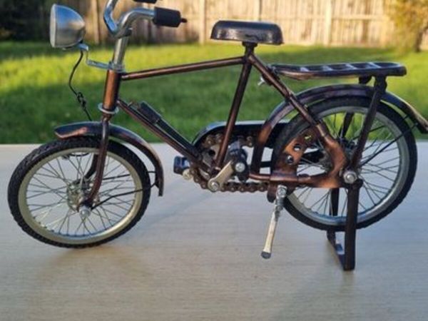 Handmade retro-style metal bicycle miniature - Main image