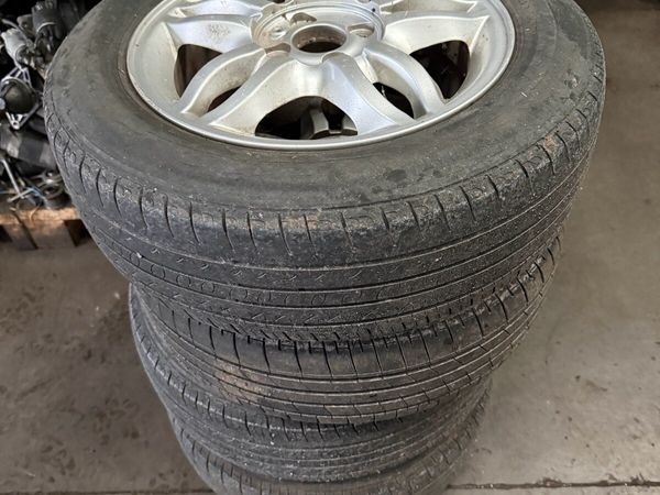 Alloys with good tyres for Renault Clio mk3 - Main image