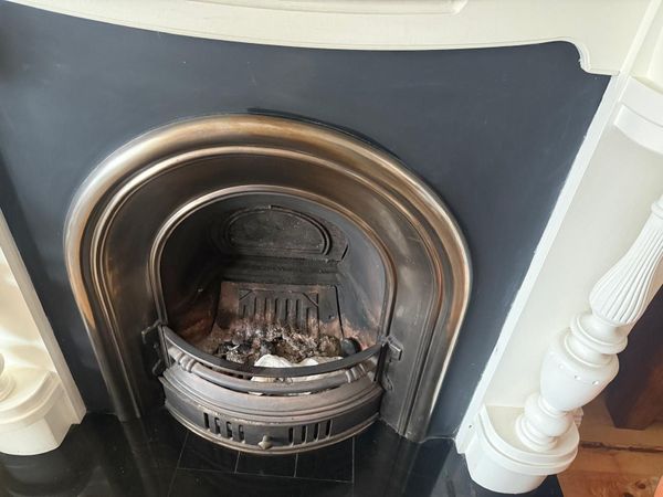 Cream fire place and metal insert - Main image
