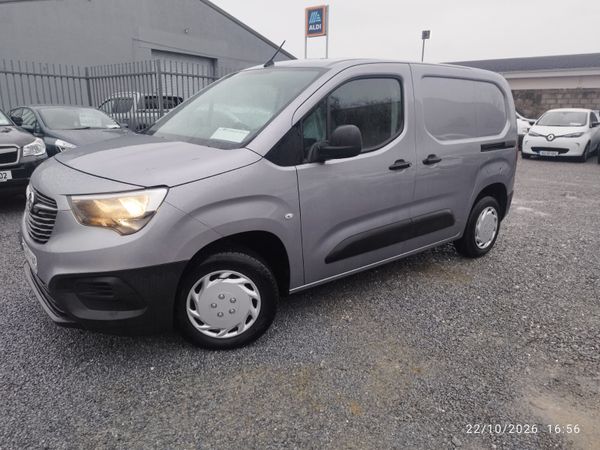 2020 Vauxhall Combo 1.5 cdti 2000 limited - Main image