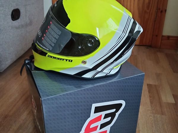 Motorcycle helmet size xl new in box - Main image