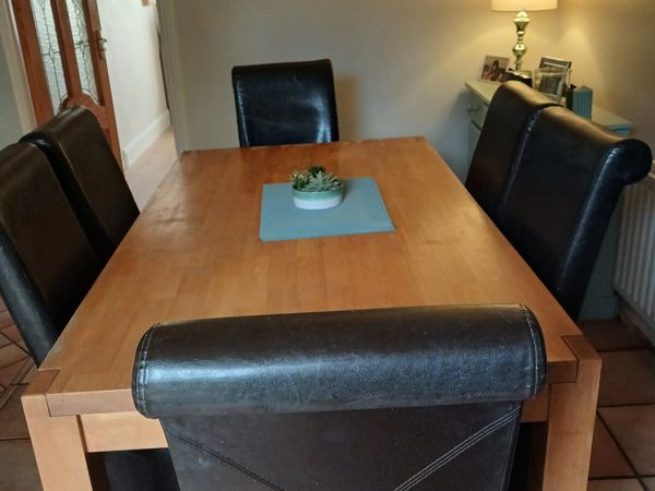 Pine table and chairs - Main image