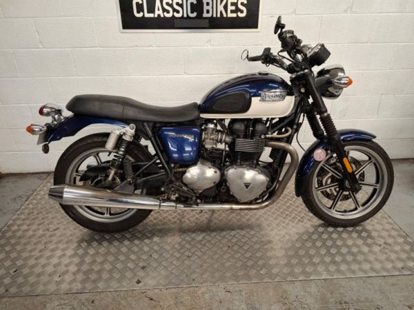 Triumph Bonneville SE 900 2011 - Main image