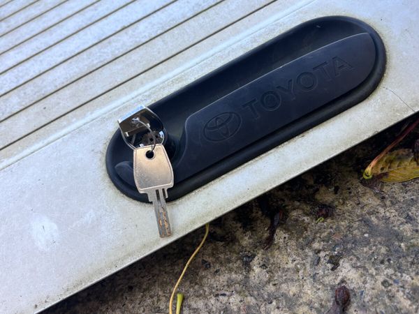Toyota Hilux Roller Cover - Main image