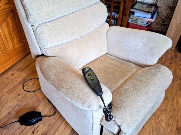 Electric riser recliner armchair - Main image