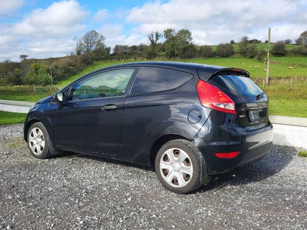Ford Fiesta van - Main image