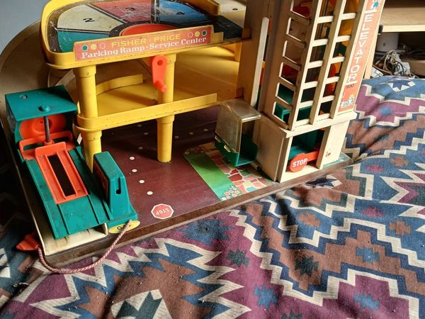 Vintage fisher price garage - Main image
