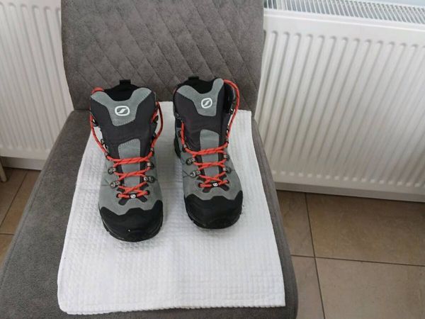 SCHOLL SCARPA LADIES WALKING BOOTS  NEW - Main image