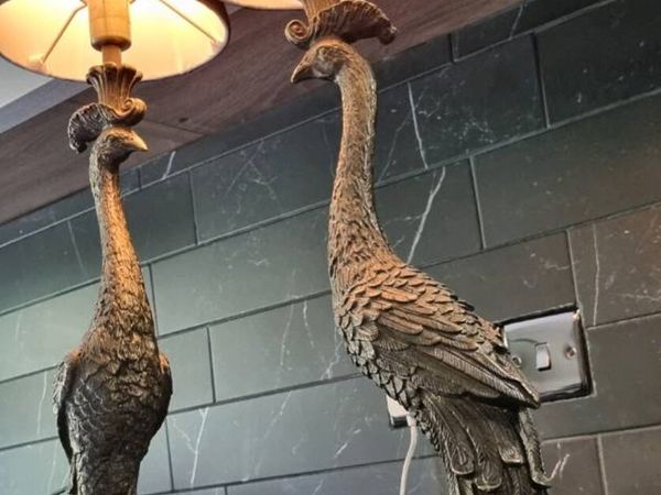 FABULOUS PAIR PEACOCK BRONZE METAL LAMPS - Main image