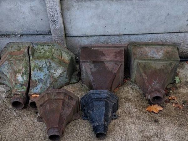 Cast iron rain hoppers - Main image