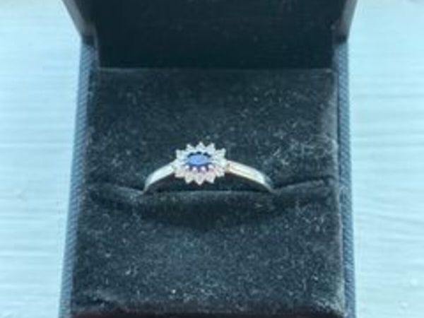 jewellery - Sapphire and diamond ring - Main image