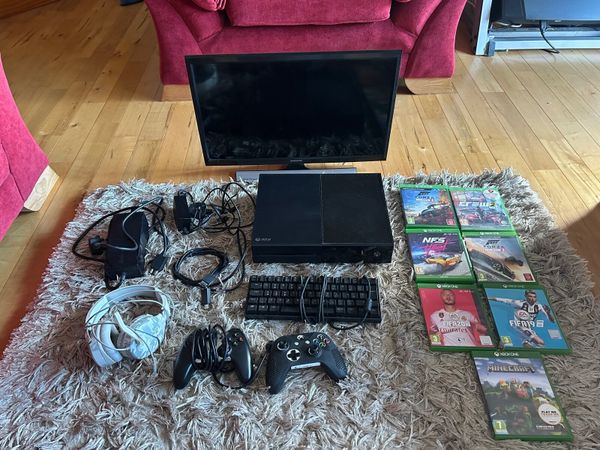 XBOX1 with 23 inch monitor - Main image