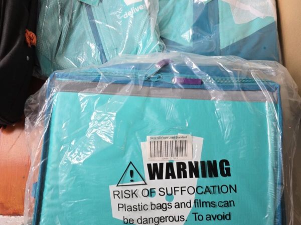 Deliveroo bag and uniform - Main image