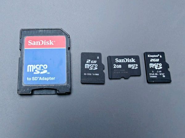 Three 2GB Micro SD Cards SanDisk SD Adapter - Main image