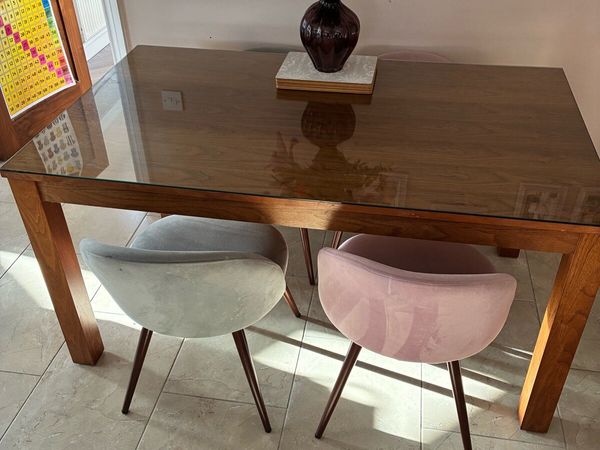 Oak table and four chairs - Main image