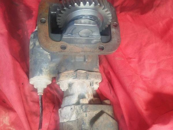 KUBOTA V3308 -T & 2kd Toyota, hydraulic pump. - Main image