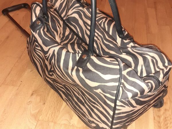 2 wheeled holdall bag suitcase - Main image