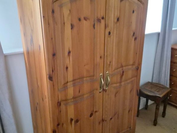 Bundle of wardrobes, so chests of drawers and lockers - Main image