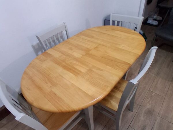 Solid Table and chairs - Main image