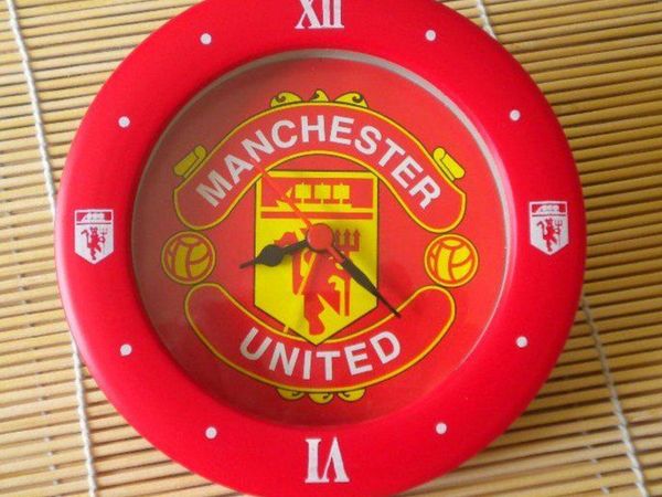 Manchester United wall clock. free post - Main image