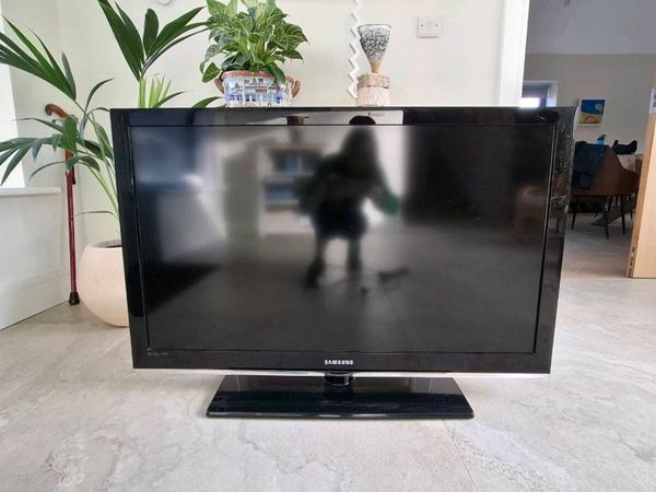 Samsung 40in TV - Main image