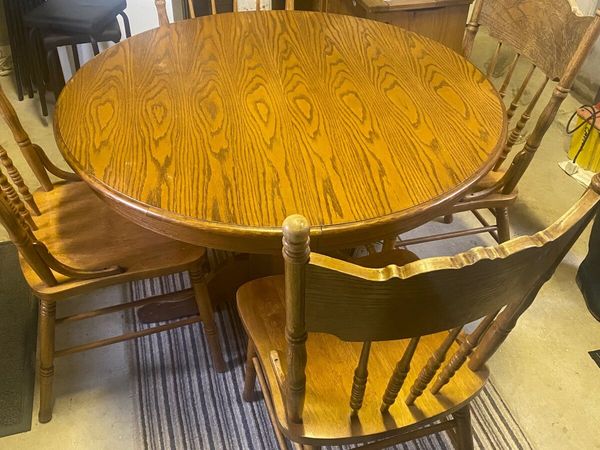 Table and chairs - Main image