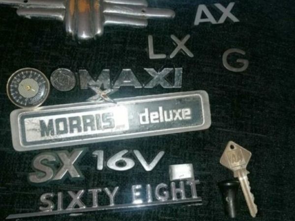 RARE CAR BADGES .... VINTAGE - Main image
