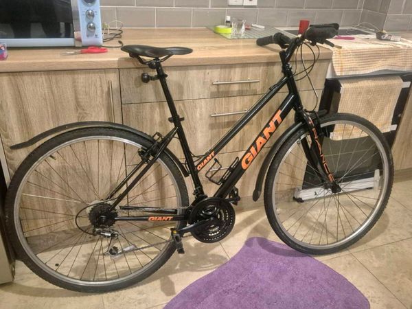 LADIES GIANT EXPRESSION BIKE 
18” FRAME  BRAKES AN - Main image