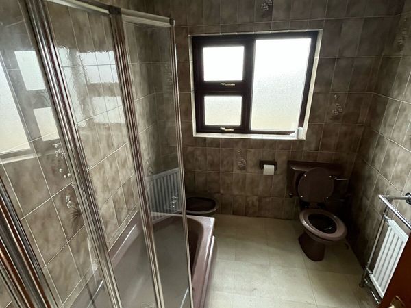 1980’s RETRO BROWN BATHROOM SUITES x2 - Main image