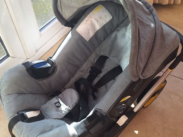 Doona carseat, isofix and raincover - Main image