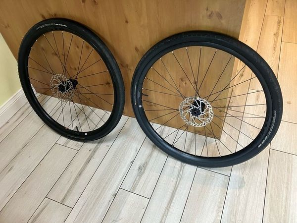 Giant sx2 with tyres and rotors - Main image