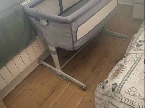 FREE Next to me crib and baby swing - Main image