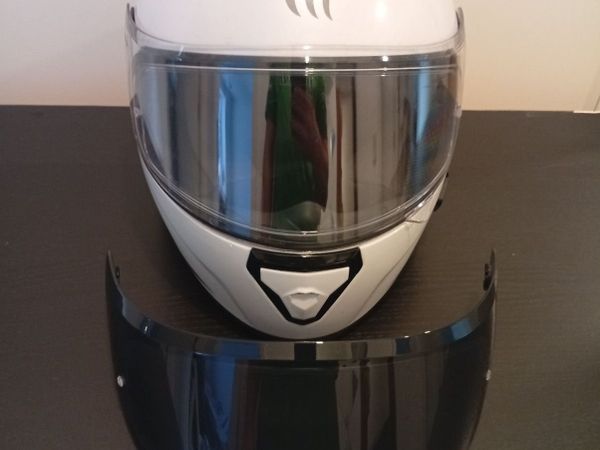 Quality Motorcycle Helmet+tinted visor - Main image