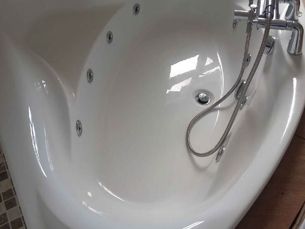 Whirlpool bath - Main image