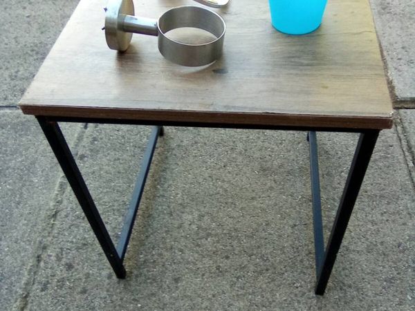 SMALL.   SIDE.  TABLE.   TOILET. ROLL. AND. GLASS. - Main image