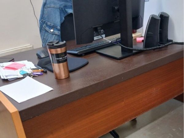 Office desk - Main image