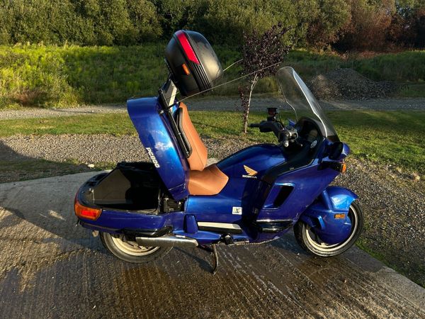 Honda Pacific Coast 800 - Main image