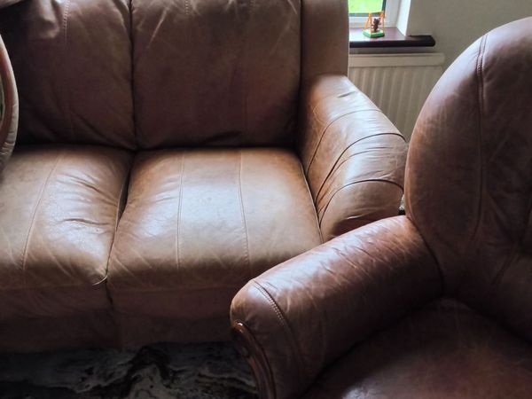 LEATHER 3 seat and 2 seat settee also 2  ArmchairS - Main image