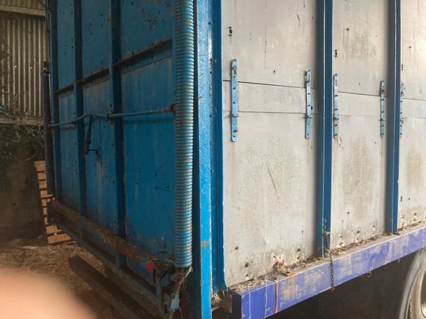 Horse/cattle box - Main image