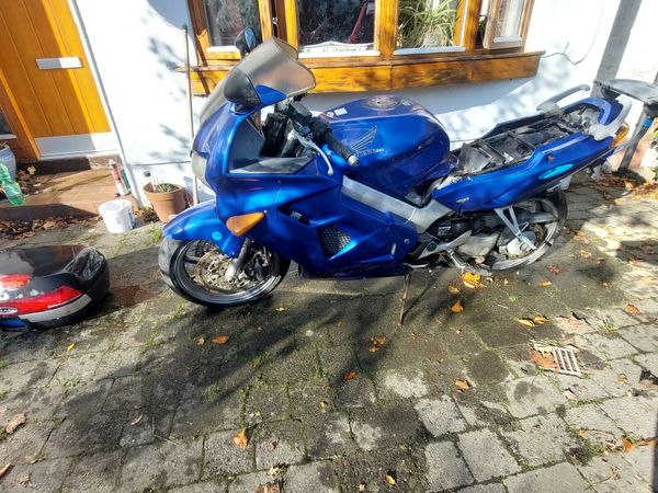 Vfr800 for breaking - Main image