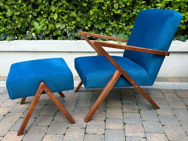 Electric blue lounge chair & footstool retro - Main image