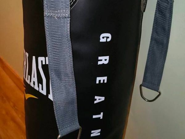 Punch Bag with chains - Main image